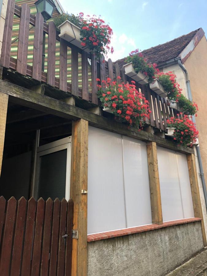 Joli Appartement De 60M2 Avec Balcon A La Campagne Courson-Les-Carrieres Dış mekan fotoğraf