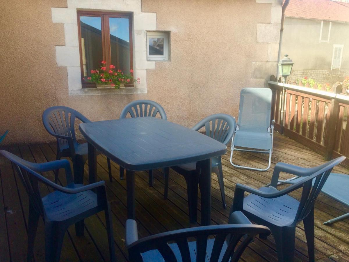 Joli Appartement De 60M2 Avec Balcon A La Campagne Courson-Les-Carrieres Dış mekan fotoğraf